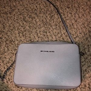 BRAND NEW W/OUT TAGS MICHAEL KORS CROSSBODY